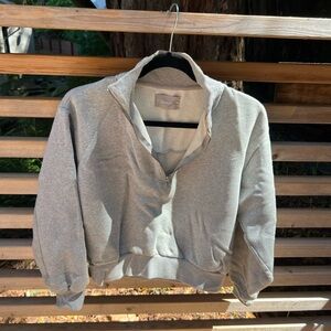 Everlane half zip pullover in good condition. Selling as it’s too small for me.